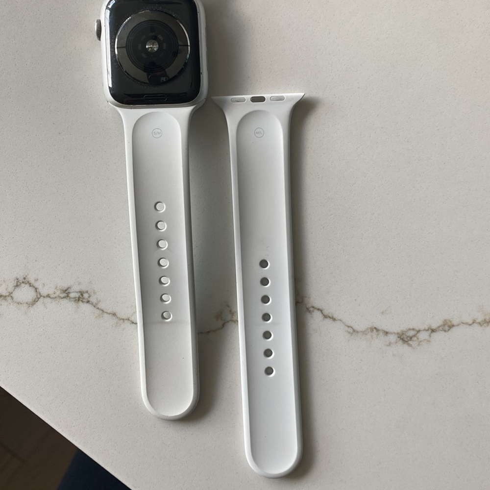 Apple Watch 44 MM Series 4 Silver Aluminum Case White Sport Band - Picture 2 of 16